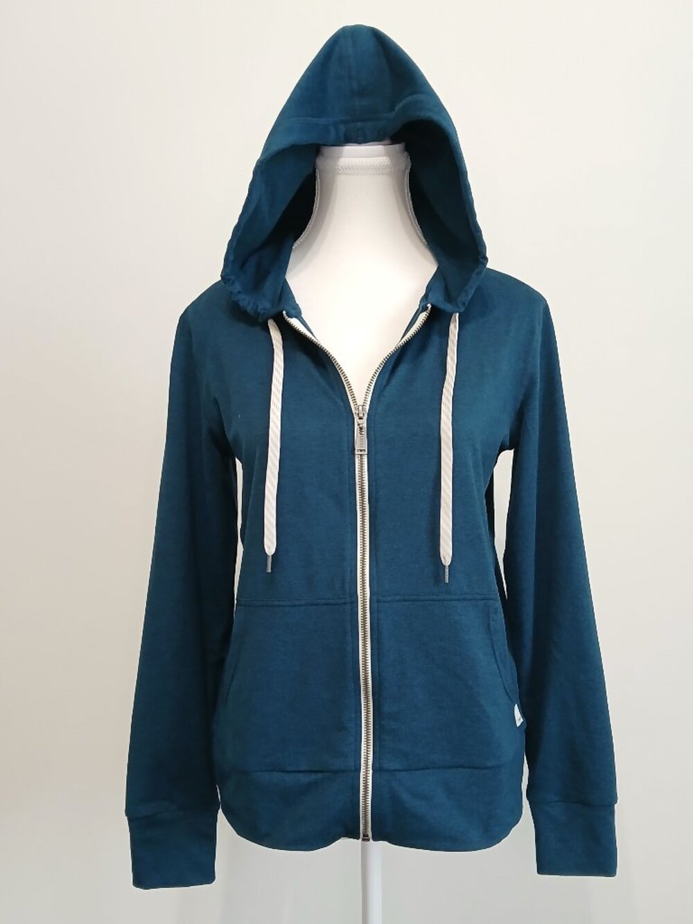 NWOT Vuori Halo Performance Hoodie 2.0 Dreamknit In Blue Coast Heather Size XS - Picture 3 of 10